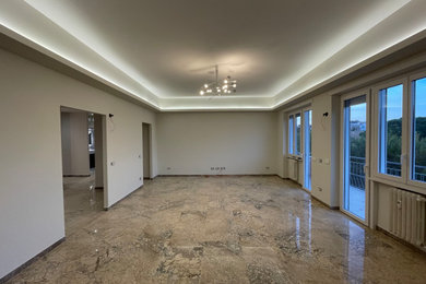 Idee per un grande soggiorno design aperto con pavimento in marmo e pavimento beige