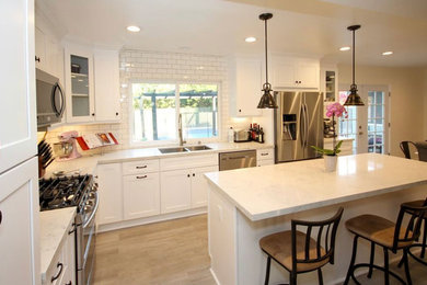Example of a kitchen design in Los Angeles