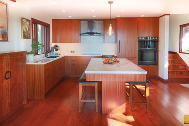 Inspiration for a modern kitchen remodel in San Francisco