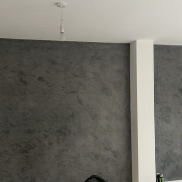 Kitchen feature wall in slate microcement