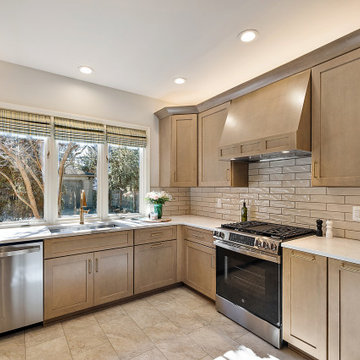 Starmark Farmington Maple Biscotti Kitchen