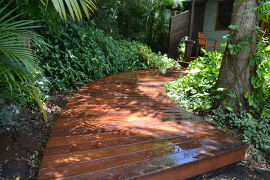Photo of a contemporary deck in Sunshine Coast.