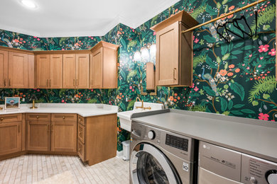 Laundry room photo in Raleigh