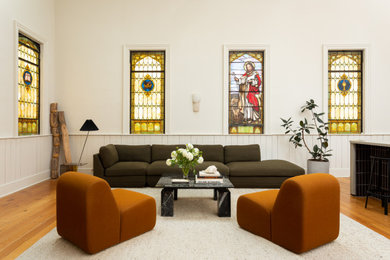Home design - contemporary home design idea in Milwaukee