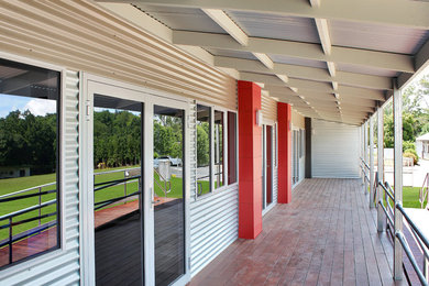 This is an example of a modern deck in Melbourne.