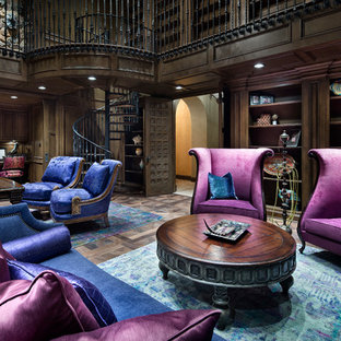 Ejemplo de salón mediterráneo, extra grande, sin chimenea, con paredes marrones