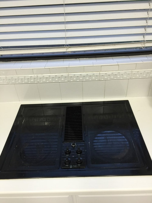 Downdraft cooktop under window