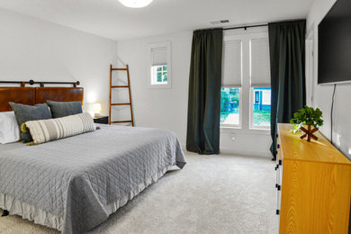Bedroom - mid-century modern bedroom idea in Charlotte