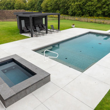 Minimal Design for a Summer Sanctuary