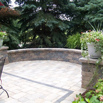 Brussels Block patio with Series 3000 accent band