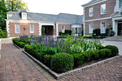 Design ideas for a traditional landscaping in Columbus.