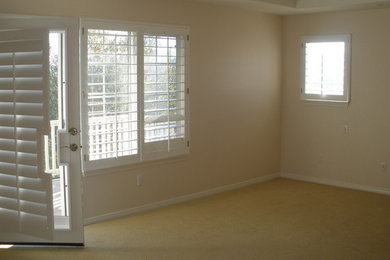 Bedroom - traditional bedroom idea in Los Angeles