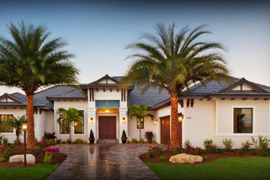Example of an island style home design design in Tampa