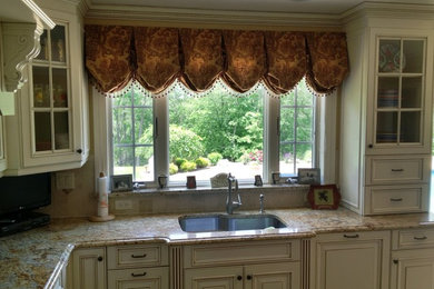 Transitional kitchen photo in New York