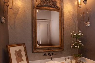 Example of a classic bathroom design in Houston