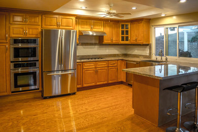 Example of a country kitchen design in Los Angeles