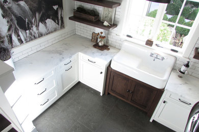 Laundry room photo in Other
