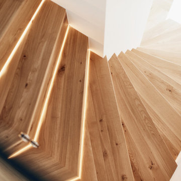 Faltwerktreppe mit verdeckter Beleuchtung