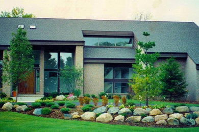 Photo of a traditional landscaping in Detroit.