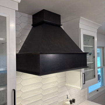 Kitchen with an Unexpected Pop!