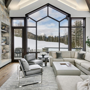 Elegant Mountainside Retreat