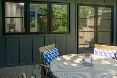 Example of a minimalist patio design in Toronto
