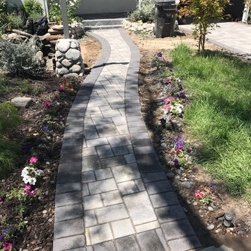 Angelus Courtyard Paver w/ Charcoal Ant Cobble Border
