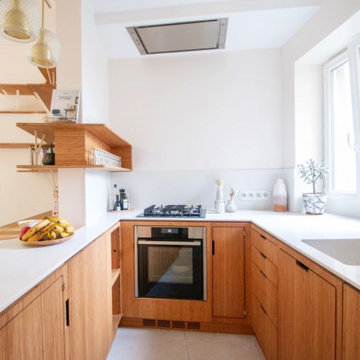 Cuisine sur-mesure asymétrique en bambou et en acier