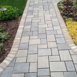Mid-sized traditional front yard full sun garden in Chicago with brick pavers.