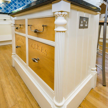 Approved Used Kitchen, Mark Wilkinson Etruscan