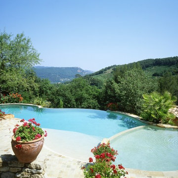 Piscine à débordement