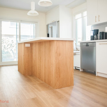 Organic Texture, Sophisticated Form: Story of a Transitional Kitchen