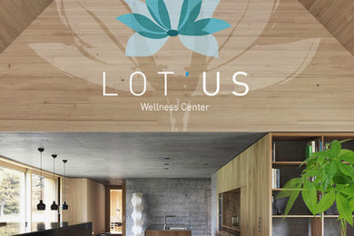 Centre de bien-être Lot’us / Tatoo mural, vitrophanie et signalétique artistique