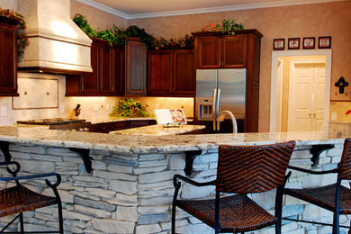 Elegant kitchen photo in Dallas