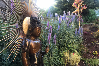 Design ideas for an asian privacy hillside mulch landscaping in San Francisco.