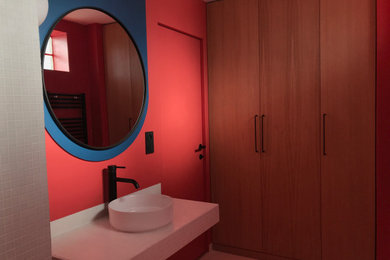 Cette image montre une salle d'eau design de taille moyenne.