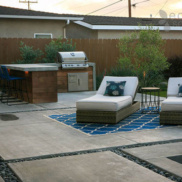 Patio Hardscape Backyard with BBQ Island