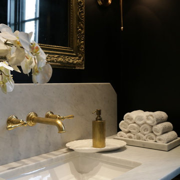 Dramatic hotel inspired powder room