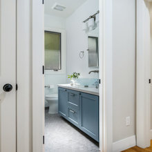 RiverWalk Upstairs Guest Bath