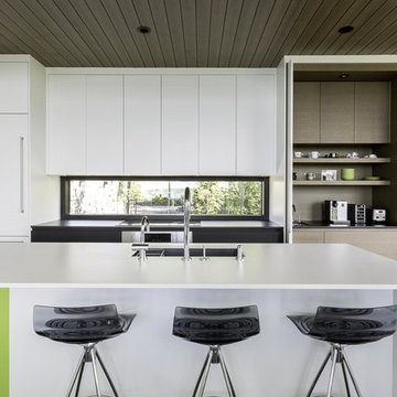 Multi-room with contemporary architecture