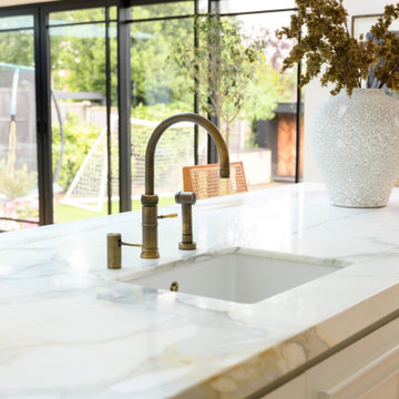 Traditional Mapesbury Handleless Kitchen - Epping