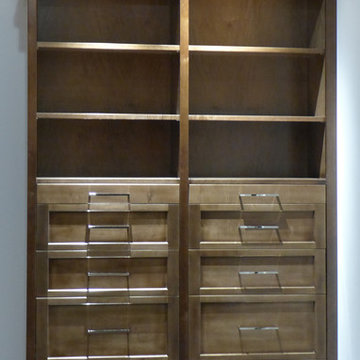 Shallow dresser