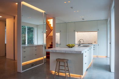 Inspiration for a contemporary kitchen remodel in London