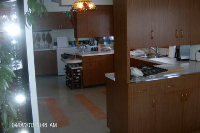 Trendy u-shaped kitchen photo in Vancouver