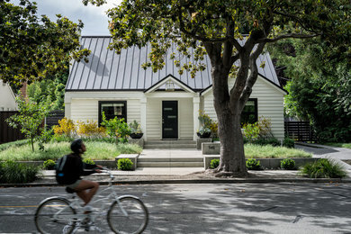 Design ideas for a contemporary front yard garden in San Francisco.