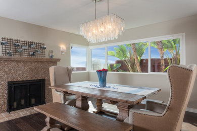 Example of a dining room design in Phoenix