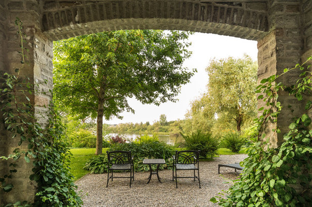 Traditional Patio by Ridout Photography