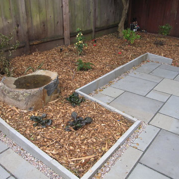 Stylish Bluestone Under the Oak