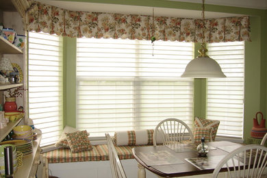 Kitchen/dining room combo - mid-sized transitional kitchen/dining room combo idea in Chicago with green walls
