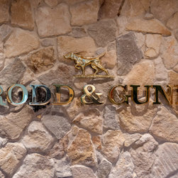 Berwick Irregular Mixed Sandstone Cladding - Rodd & Gunn Brisbane Project - Wall Cladding & Stone Veneer